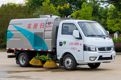東風途逸掃路車 高效清潔新選擇，0.5水1.5塵配置解析